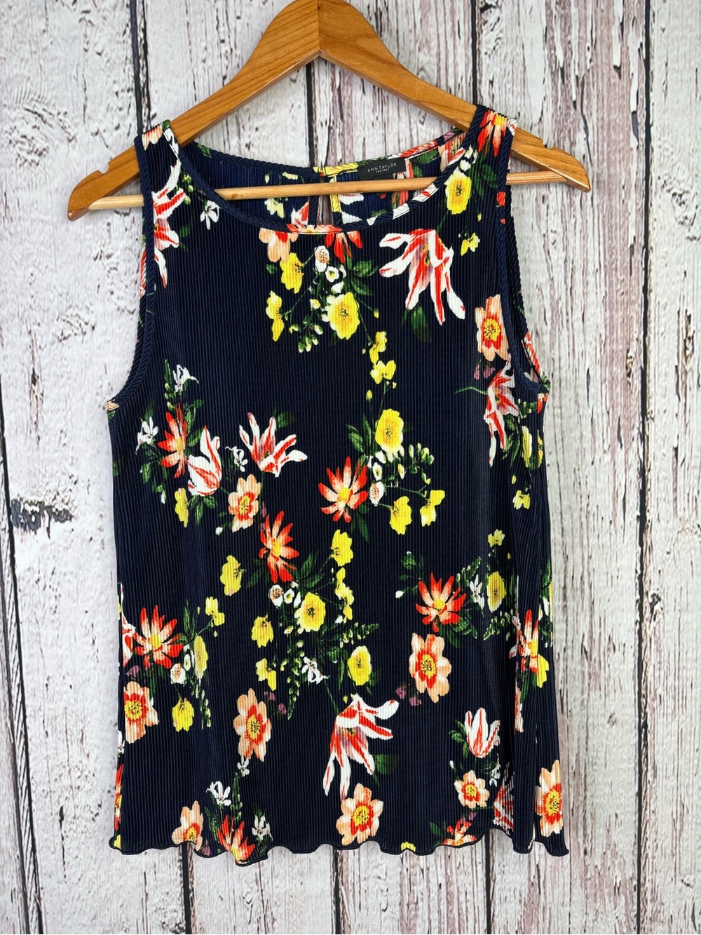 Ann Taylor Navy Blue Floral Pleated Sleeveless Blouse Tank Small Spring Summer